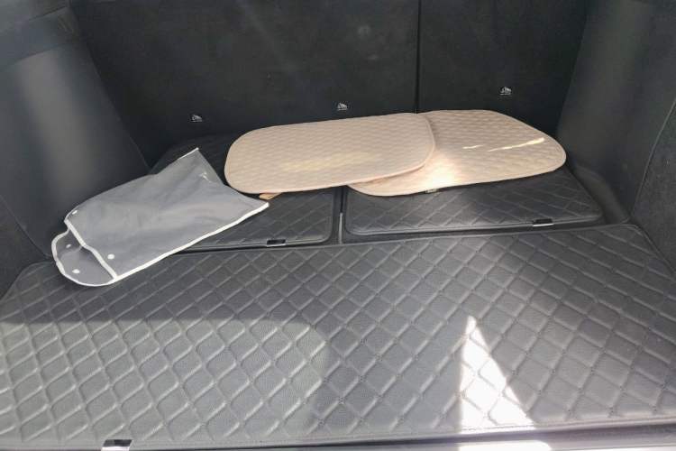 Used Tesla Model X 2017 X 100D Long Range Edition Trunk