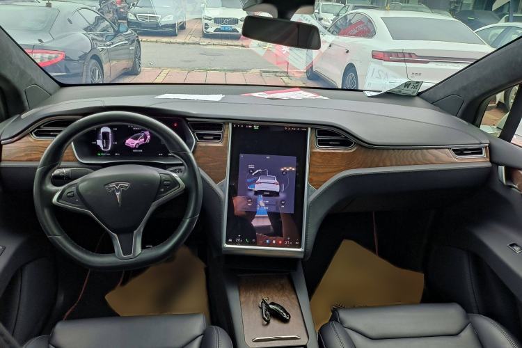 Used Tesla Model X 2017 X 100D Long Range Edition Interior 1