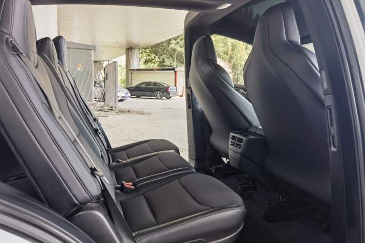Used Tesla Model X 2017 X 100D Long Range Edition Interior 4