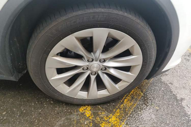 Used Tesla Model X 2017 X 100D Long Range Edition Right Front Wheel Hub