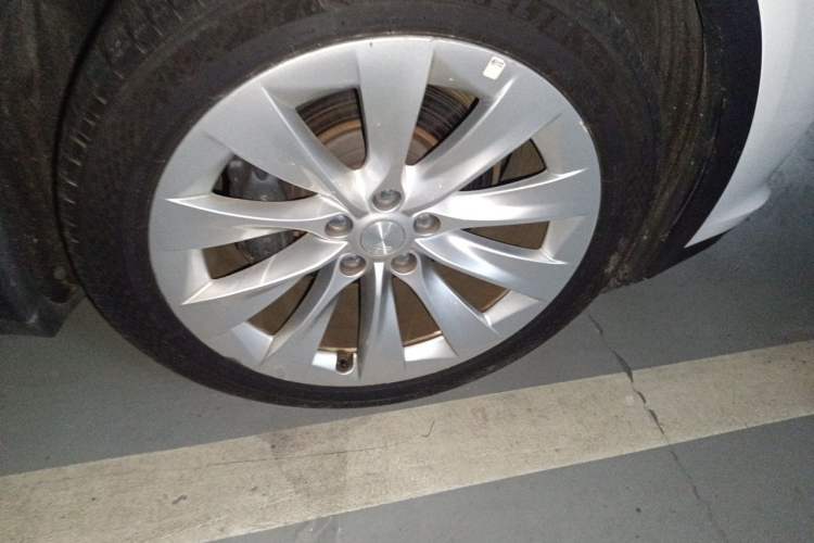 Used Tesla Model X 2017 X 100D Long Range Edition Right Front Wheel Hub
