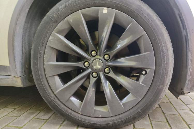 Used Tesla Model X 2017 X 100D Long Range Edition Right Front Wheel Hub