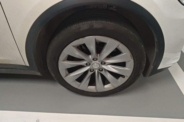 Used Tesla Model X 2017 X 100D Long Range Edition Right Front Wheel Hub