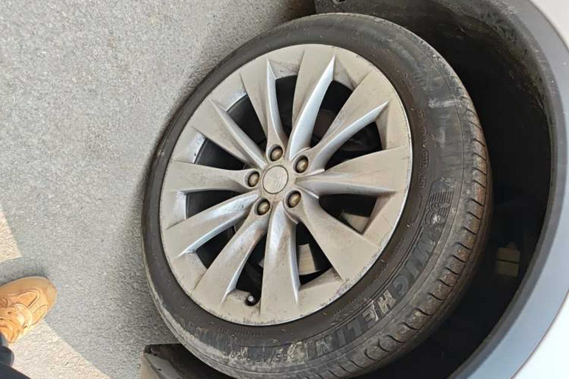 Used Tesla Model X 2017 X 100D Long Range Edition Right Front Wheel Hub