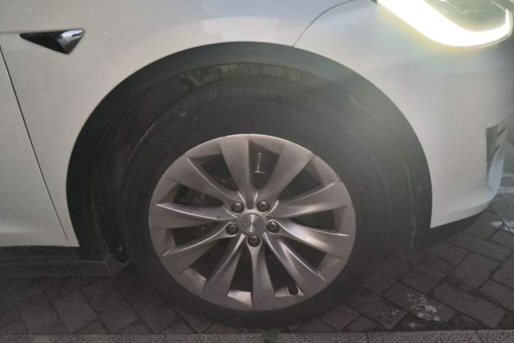 Used Tesla Model X 2017 X 100D Long Range Edition Right Front Wheel Hub