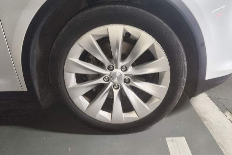 Used Tesla Model X 2017 X 100D Long Range Edition Right Front Wheel Hub
