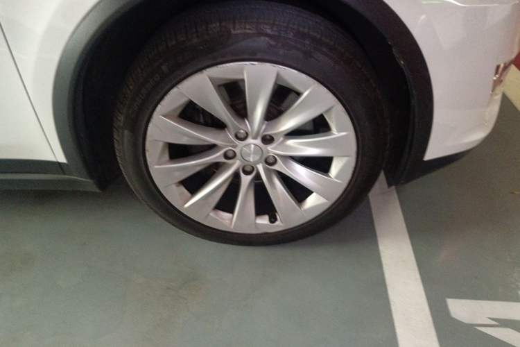 Used Tesla Model X 2017 X 100D Long Range Edition Right Front Wheel Hub