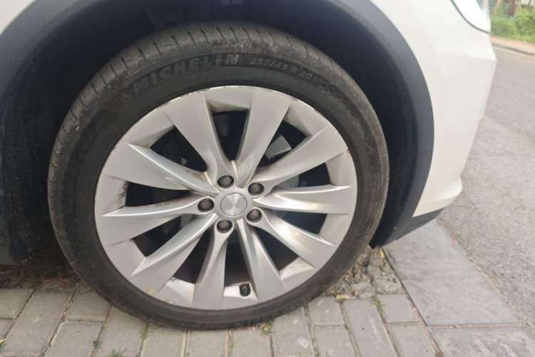 Used Tesla Model X 2017 X 100D Long Range Edition Right Front Wheel Hub