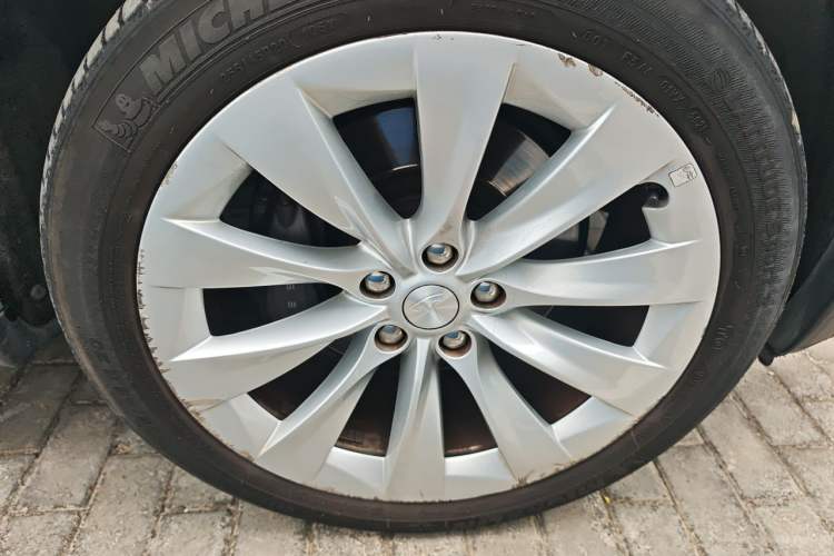 Used Tesla Model X  Right Front Wheel Hub