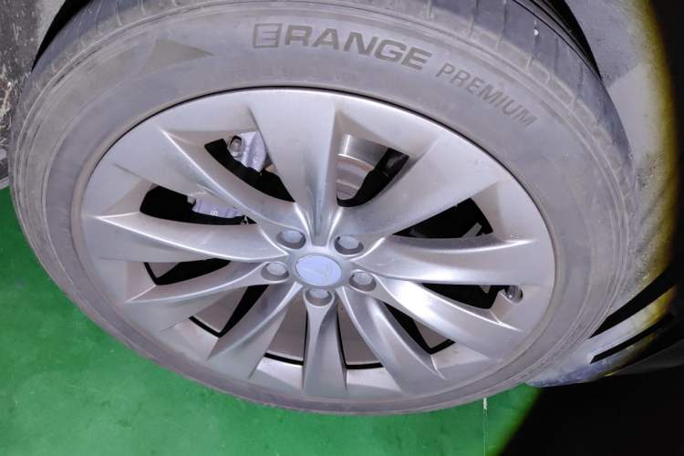 Used Tesla Model X 2017 X 100D Long Range Edition Right Front Wheel Hub