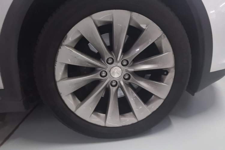 Used Tesla Model X 2017 X 100D Long Range Edition Right Front Wheel Hub