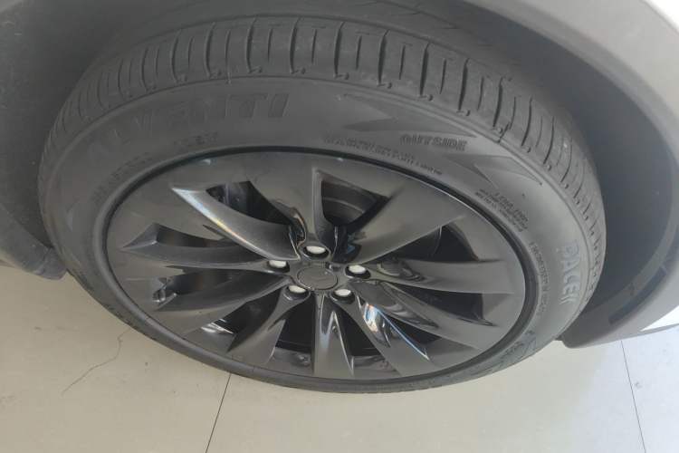 Used Tesla Model X 2017 X 100D Long Range Edition Right Front Wheel Hub