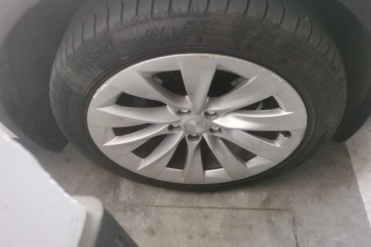 Used Tesla Model X 2017 X 100D Long Range Edition Right Front Wheel Hub