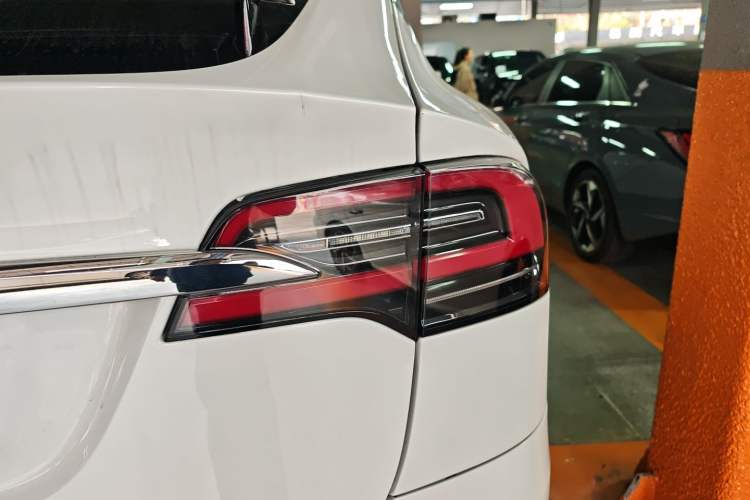 Used Tesla Model X 2017 X 100D Long Range Edition Right Rear Taillight