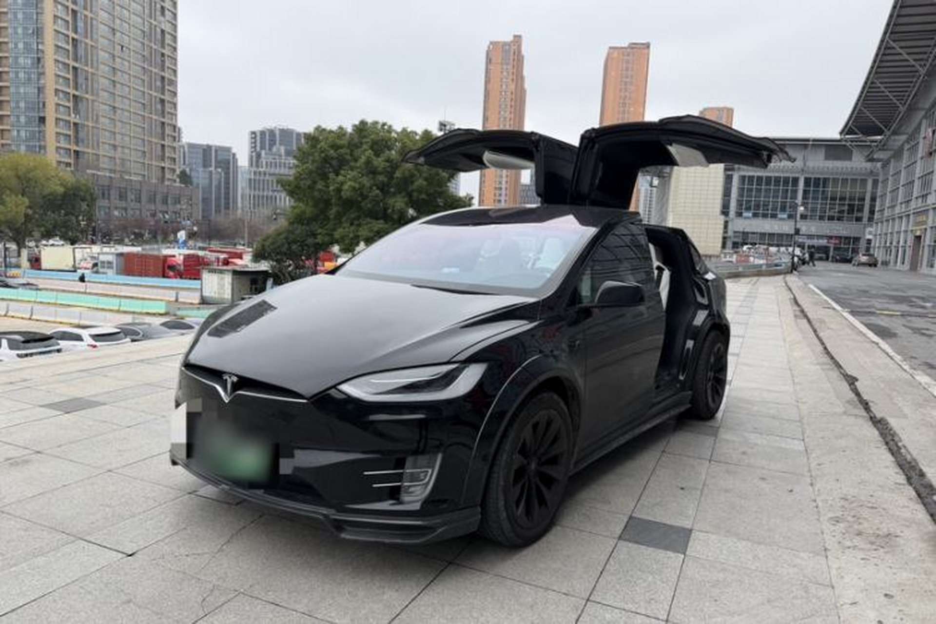 Used Tesla Model X 2019 Long-Range Version Front Left 45 Deg