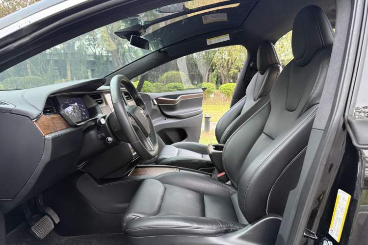 Used Tesla Model X 2019 Long-Range Version Interior 4