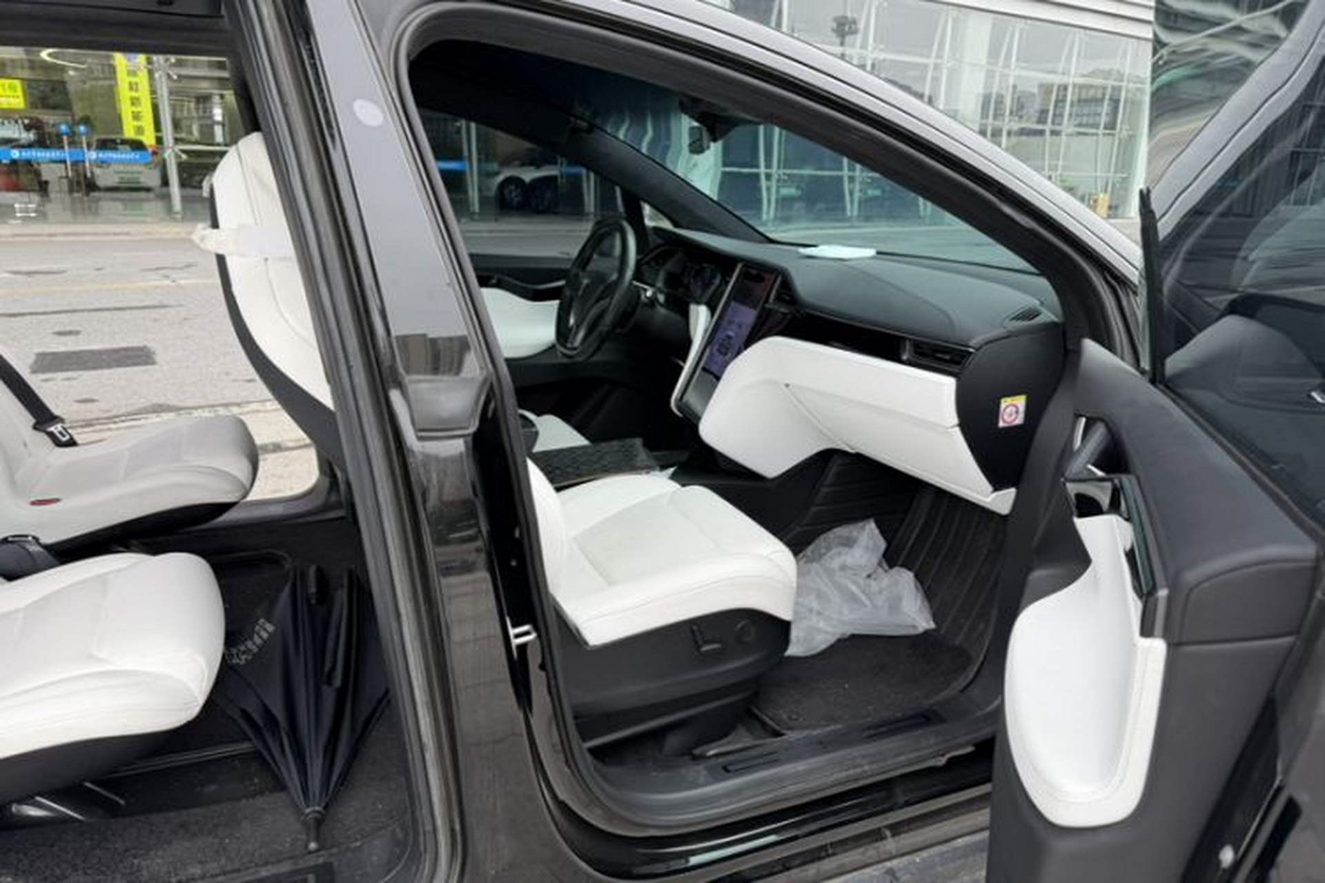 Used Tesla Model X 2019 Long-Range Version Interior 4