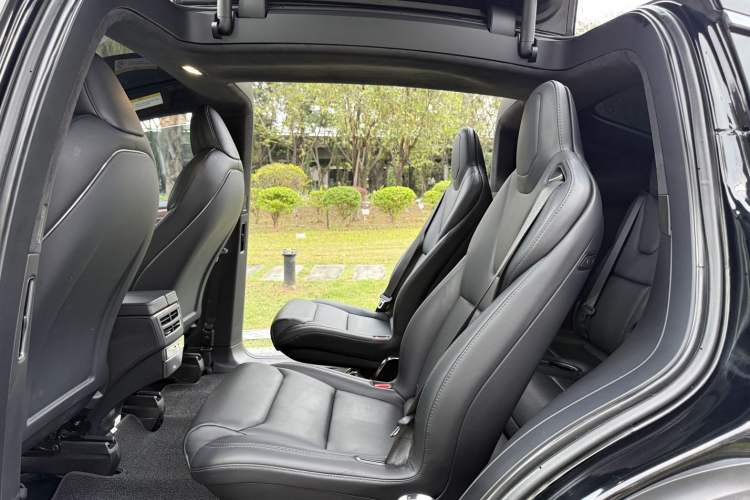 Used Tesla Model X 2019 Long-Range Version Interior 5