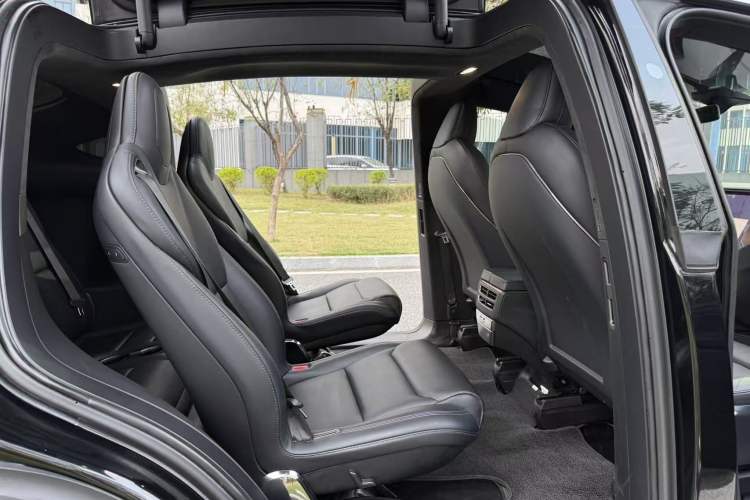 Used Tesla Model X 2019 Long-Range Version Interior 6