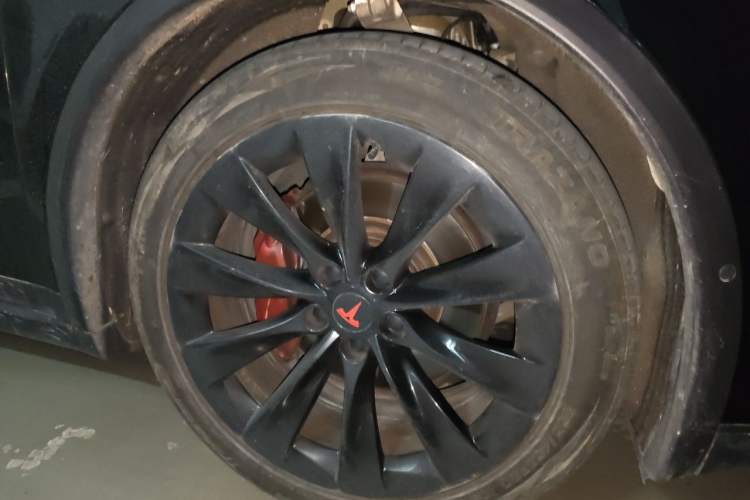 Used Tesla Model X 2019 Long-Range Version Right Front Wheel Hub