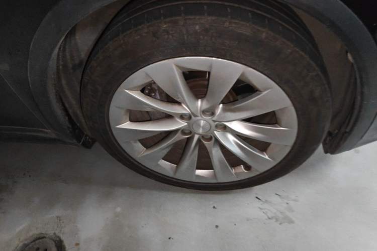 Used Tesla Model X 2019 Long-Range Version Right Front Wheel Hub