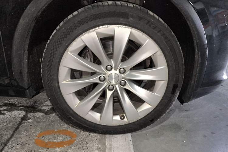 Used Tesla Model X 2019 Long-Range Version Right Front Wheel Hub