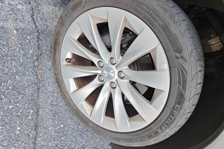 Used Tesla Model X 2019 Long-Range Version Right Front Wheel Hub