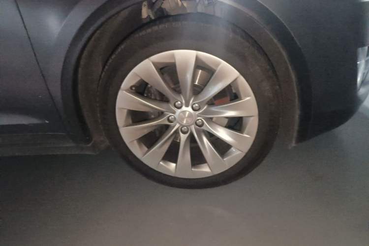 Used Tesla Model X 2019 Standard Range Version Right Front Wheel Hub