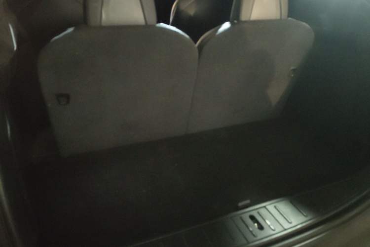 Used Tesla Model X 2019 Long-Range Version Trunk