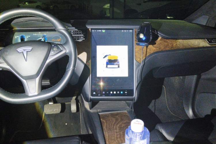 Used Tesla Model X 2019 Long-Range Version Center Console