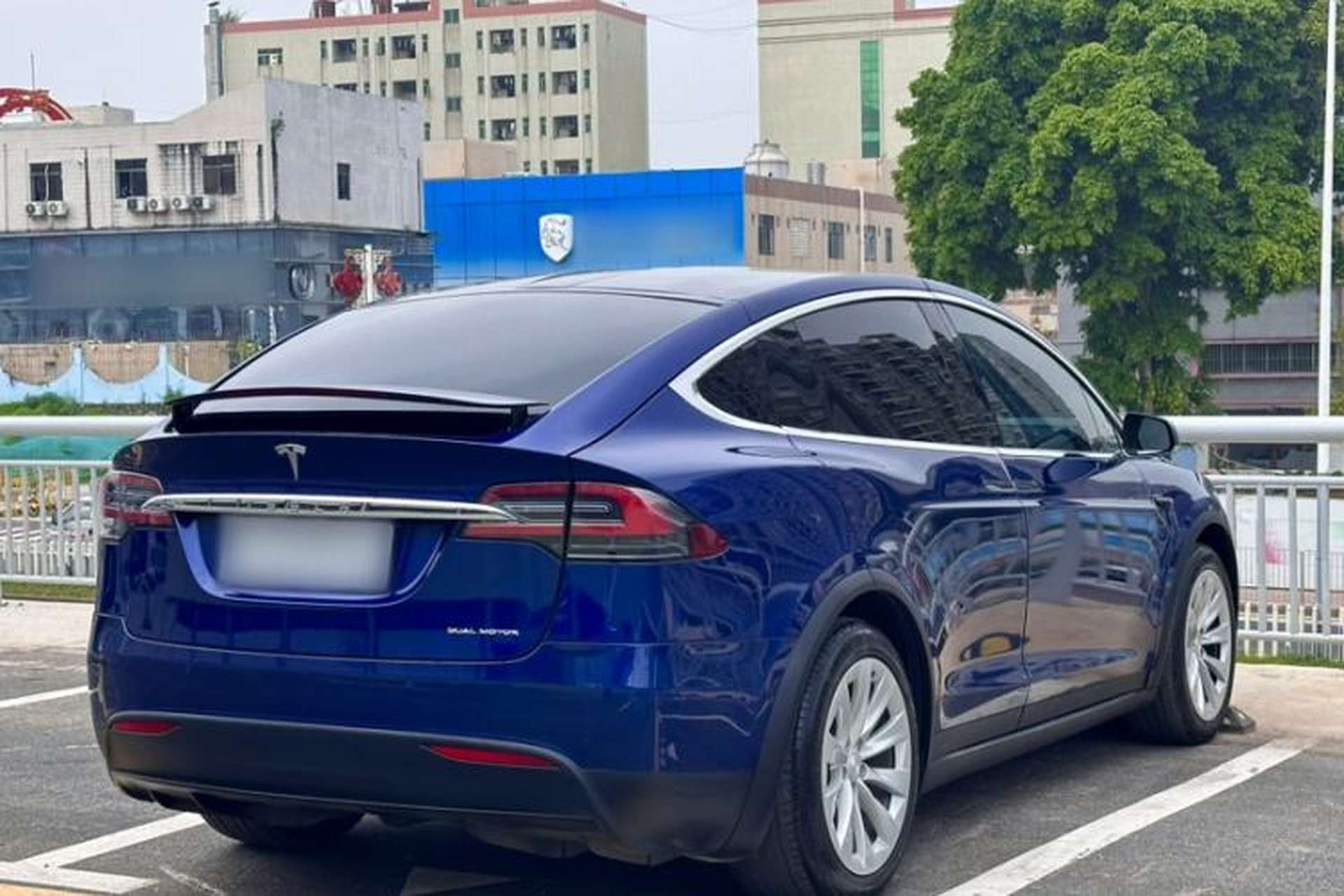 Used Tesla Model X 2019 Long-Range Version Exterior 12
