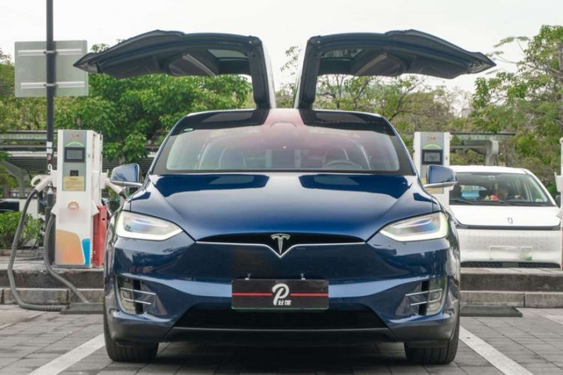 Used Tesla Model X 2019 Long-Range Version Exterior 2