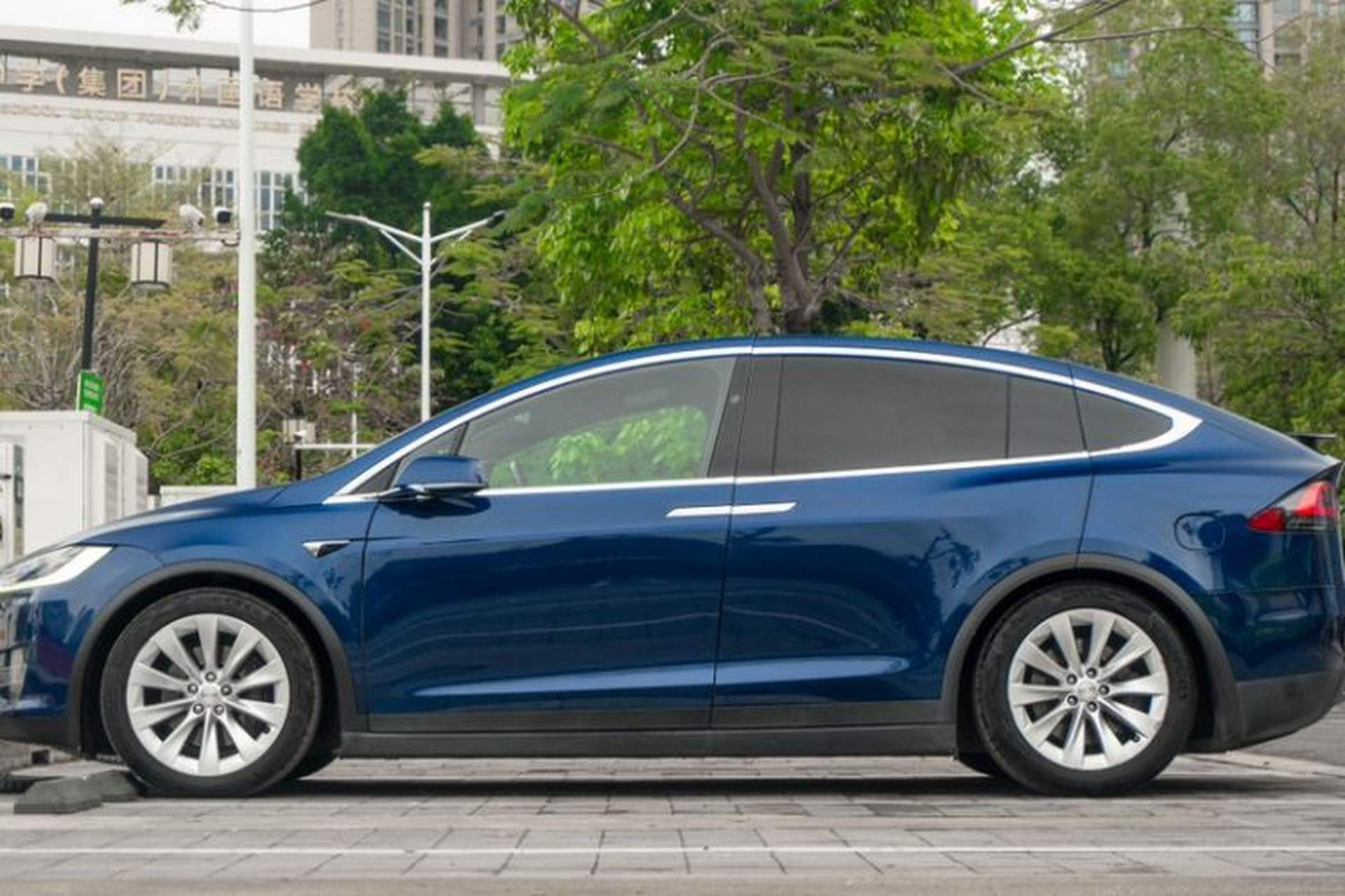 Used Tesla Model X 2019 Long-Range Version Exterior 7