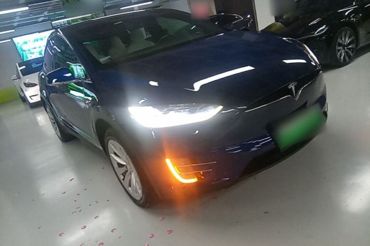Used Tesla Model X 2019 Long-Range Version Front Right 45 Deg