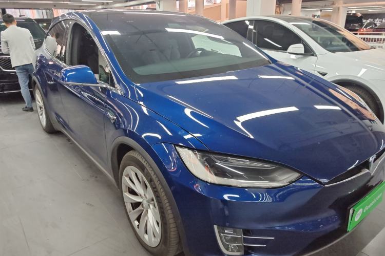 Used Tesla Model X 2019 Long-Range Version Front Right 45 Deg