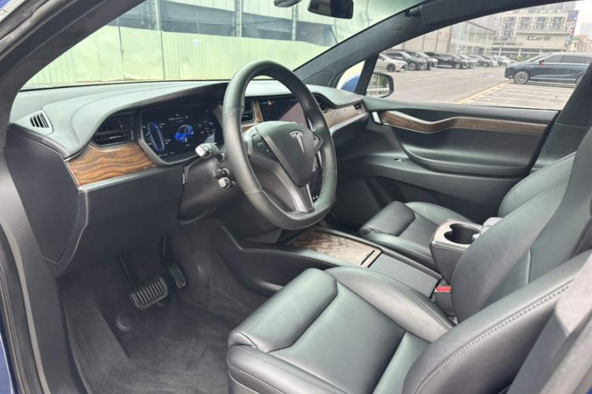 Used Tesla Model X 2019 Long-Range Version Interior 1