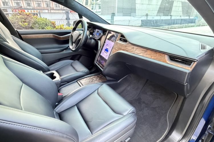 Used Tesla Model X 2019 Long-Range Version Interior 3