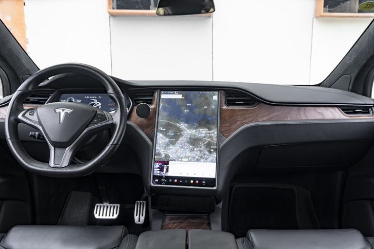 Used Tesla Model X 2019 Long-Range Version Interior 4