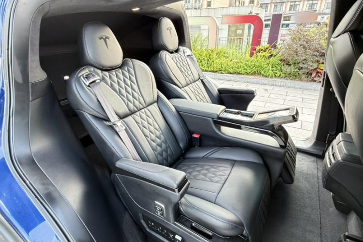 Used Tesla Model X 2019 Long-Range Version Interior 4