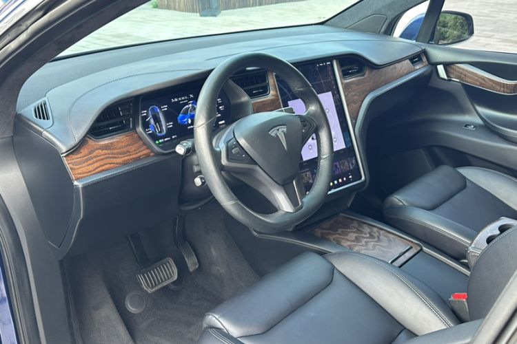Used Tesla Model X 2019 Long-Range Version Interior 4