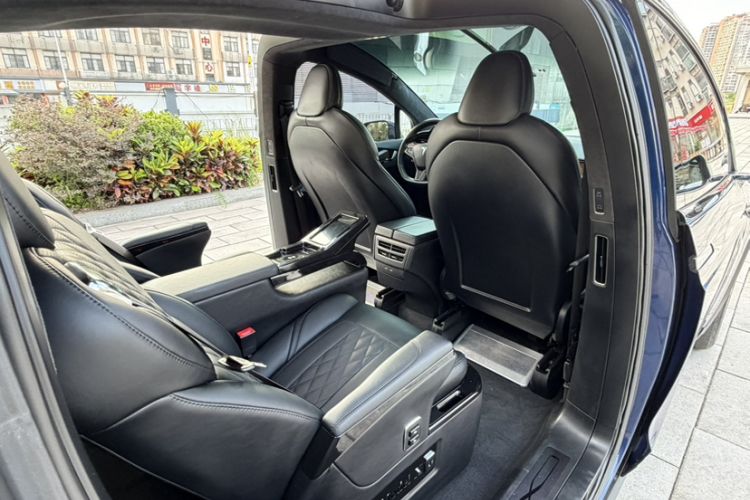 Used Tesla Model X 2019 Long-Range Version Interior 5