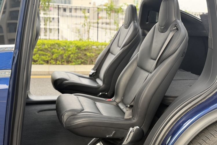 Used Tesla Model X 2019 Long-Range Version Interior 6