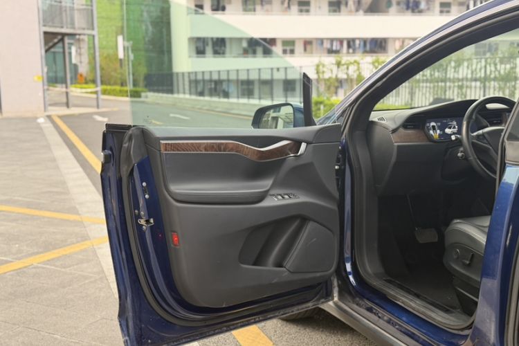 Used Tesla Model X 2019 Long-Range Version Interior 8