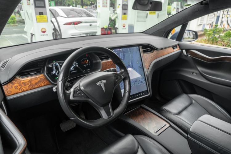 Used Tesla Model X 2019 Long-Range Version Interior 8