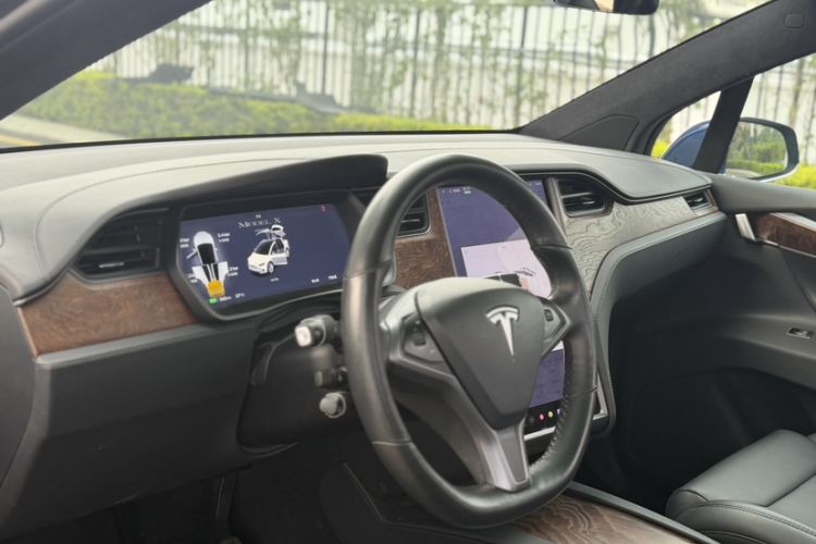 Used Tesla Model X 2019 Long-Range Version Interior 9