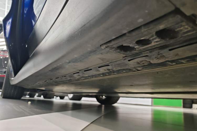 Used Tesla Model X 2019 Long-Range Version Left Side Sill