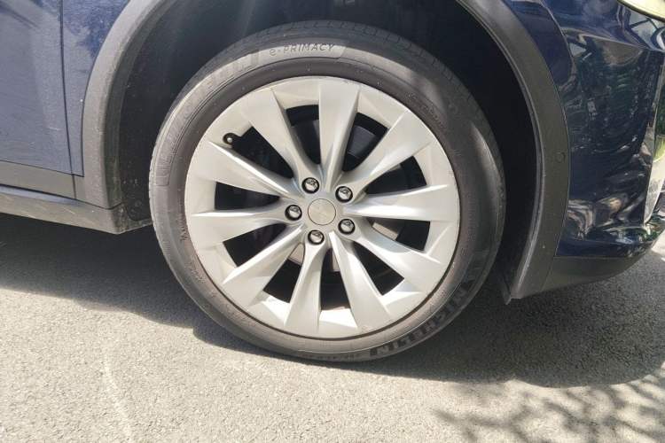Used Tesla Model X 2019 Long-Range Version Right Front Wheel Hub