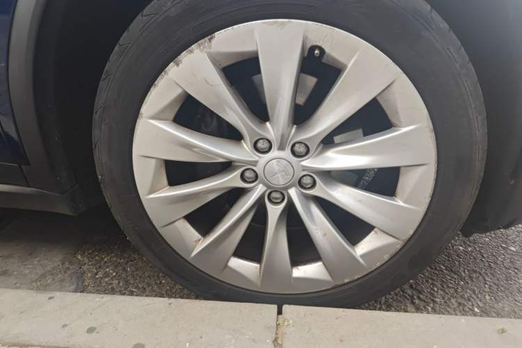 Used Tesla Model X 2019 Long-Range Version Right Front Wheel Hub