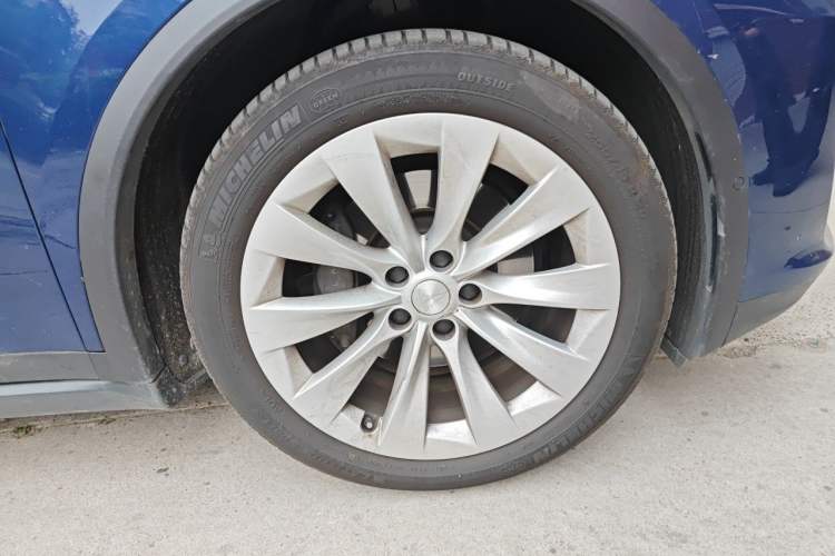Used Tesla Model X 2019 Long-Range Version Right Front Wheel Hub