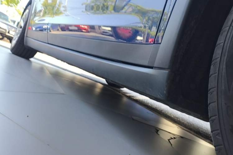 Used Tesla Model X 2019 Long-Range Version Right Side Sill